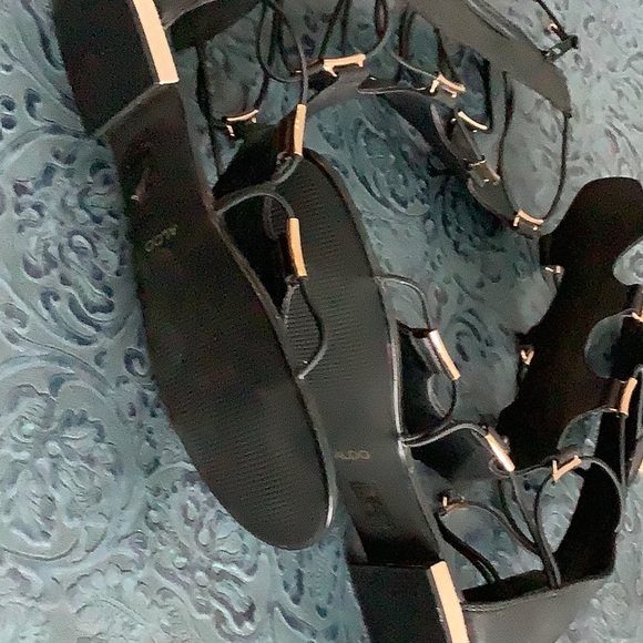 Aldo Tall Gladiator Sandals w/zip - Picture 3 of 3